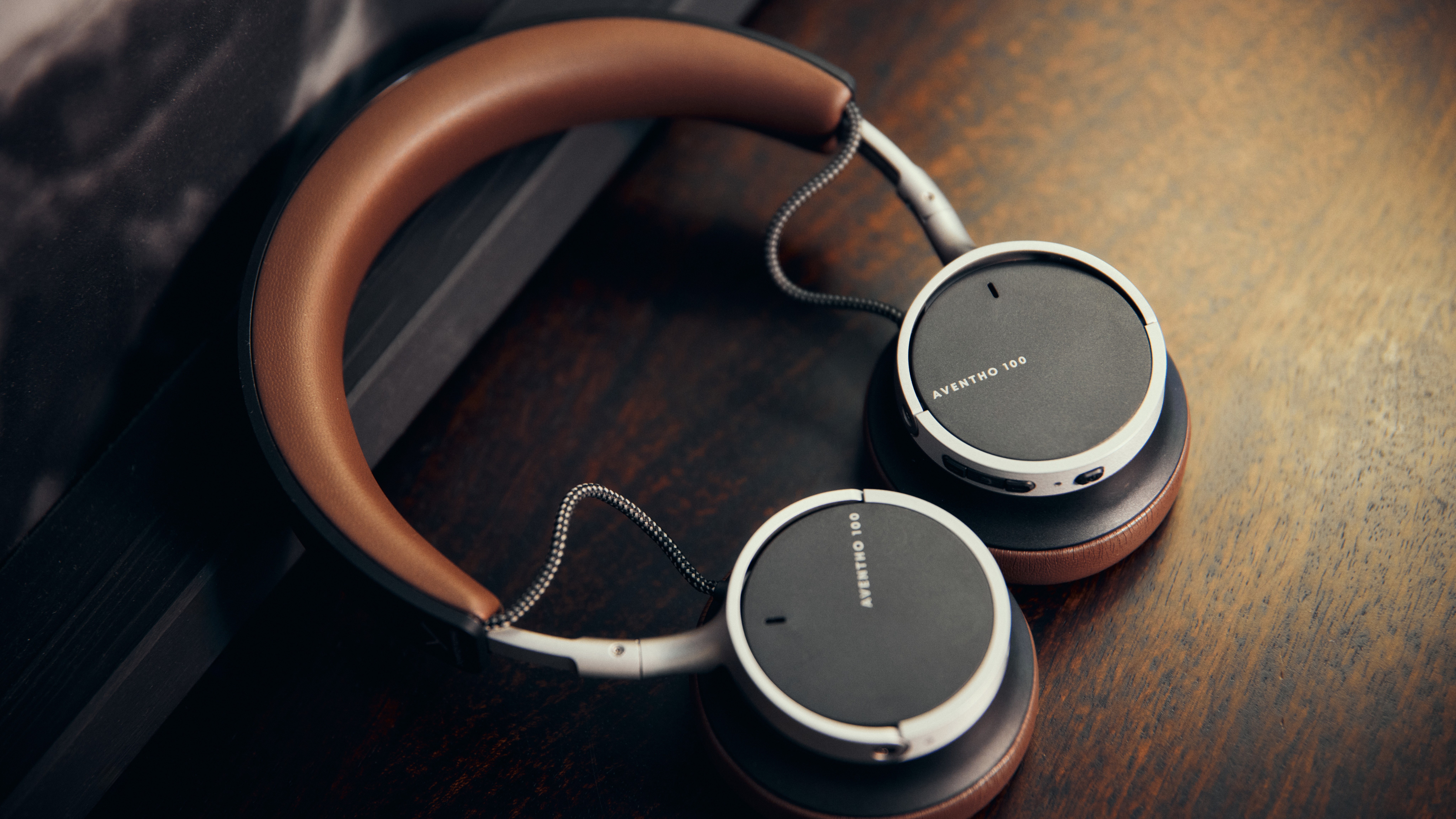Beyerdynamic Aventho 100 – стильные беспроводные наушники с шумоподавлением