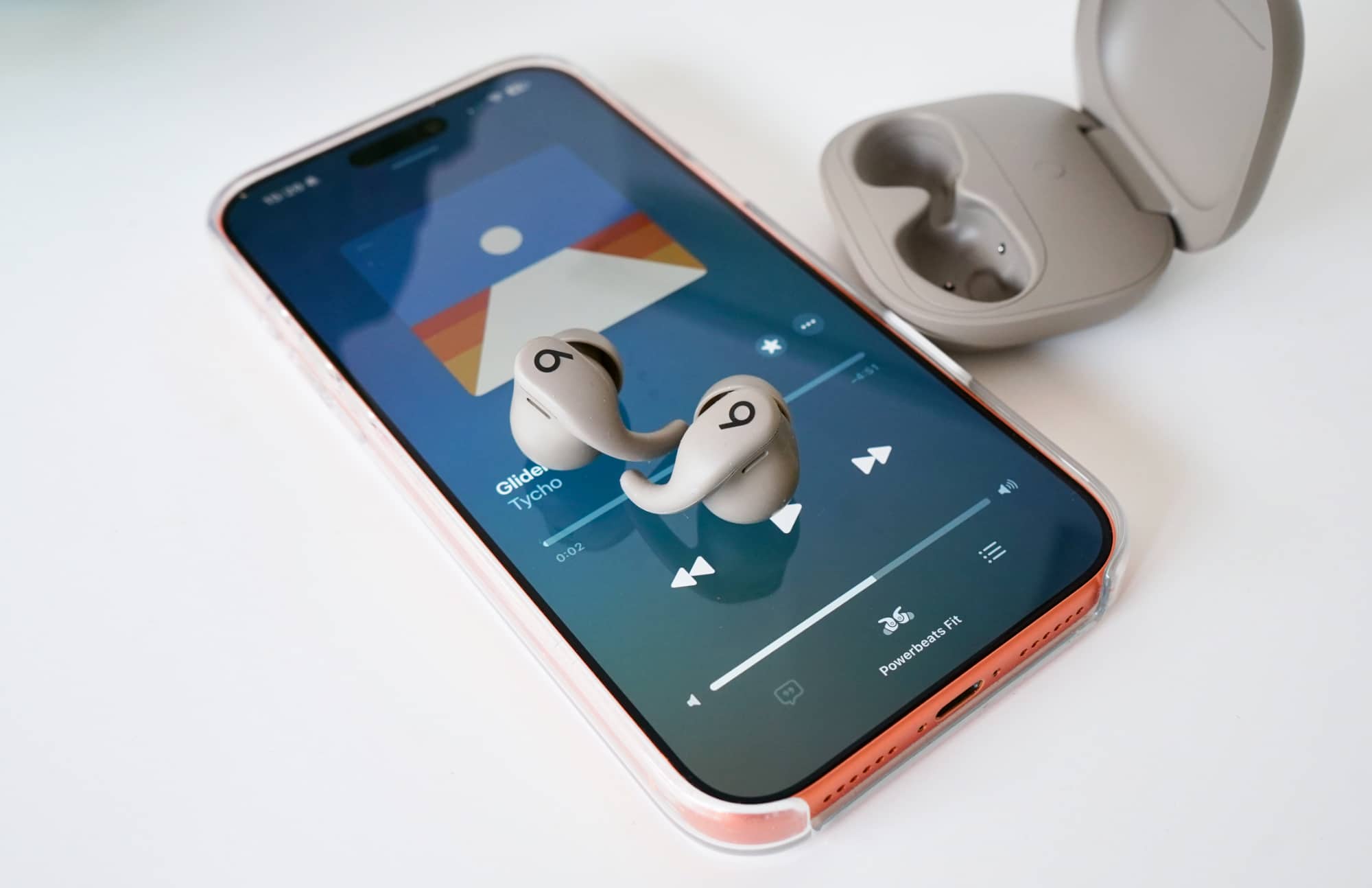 Beats Powerbeats Fit: Ностальгия по 2019 году за $330