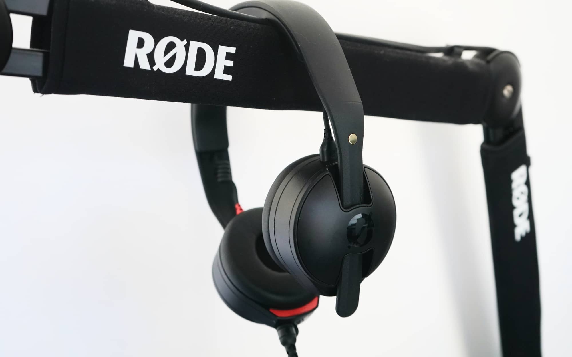 Rode NTH-50: Бюджетный инструмент для создания музыки или компромисс для аудиофила?