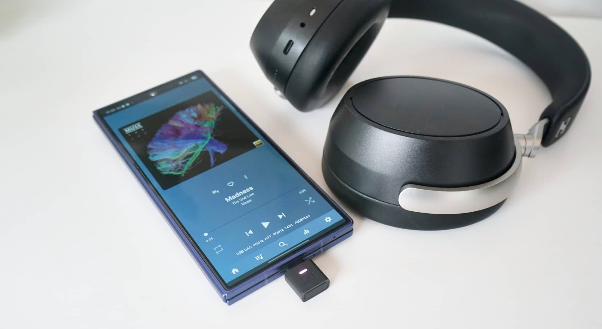 Sennheiser HDB 630: беспроводной хай-энд с характером и багами