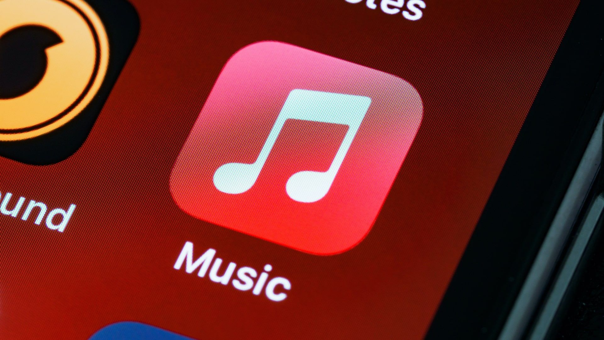 Apple Music учится делиться: теперь и в статус WhatsApp прямо с текстом песен
